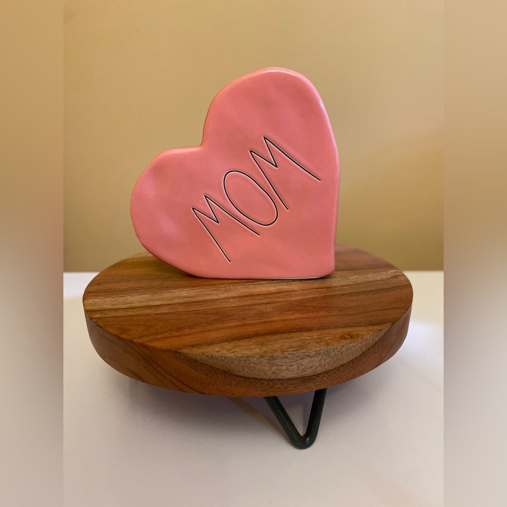 NWT Rae Dunn Pink “MOM” decorative stand